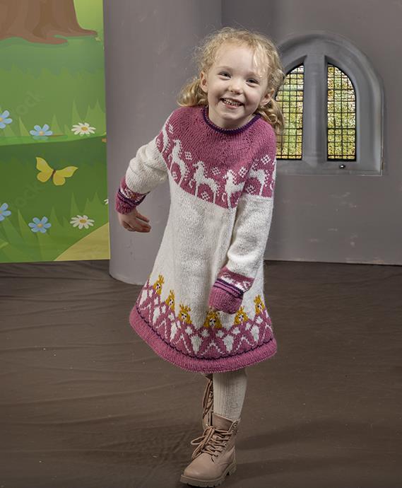 2e333ff4216d333cd0a3db8ebd3af5ee46ca4d00_20041521_Cassandra_Tunic_in_Viking_Garn_Alpaca_Storm_WhitePink_Downloadable_PDF_2_images_3