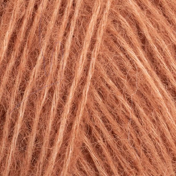 4ee80e89dcf8369c17ddc925aeaf1e05398c4dd1_10167040_Rowan_Alpaca_Classic_Close_Up_1_1_2