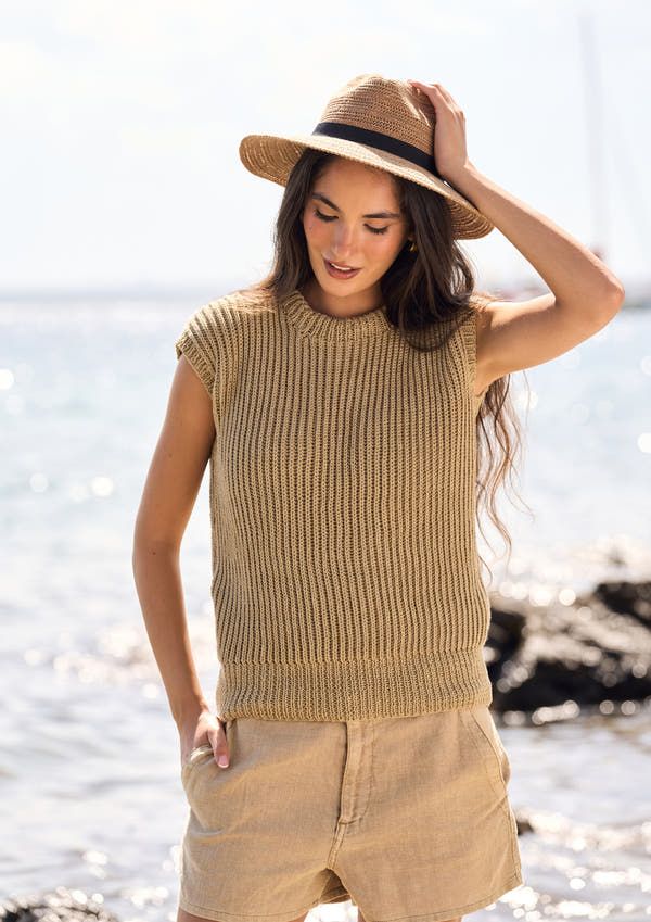 fabeec716b4a1e8e3023b4b28d0f708bd192e71c_20041149_Afterglow_Vest_in_MODE_at_Rowan_Cotton_DK_or_Alpaca_Haze_PDF_Inside_Image_1_1_11